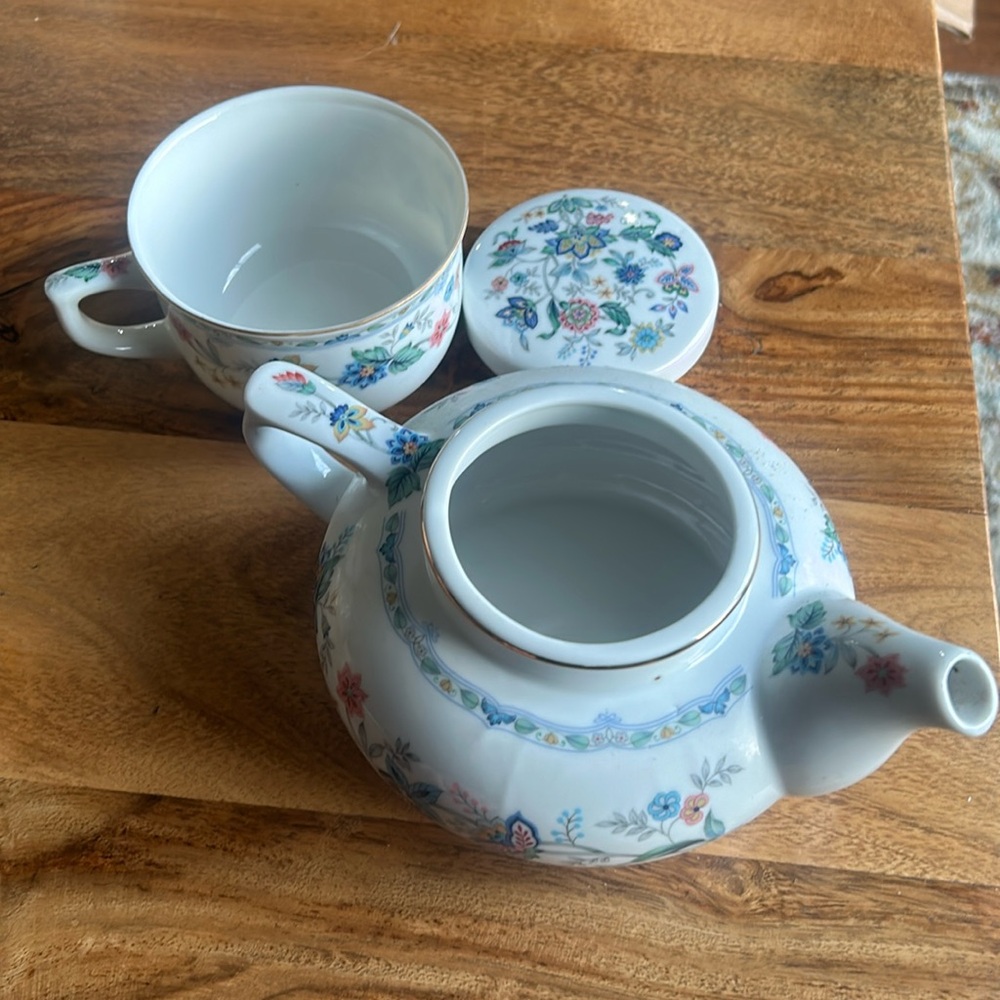 Andrea by Sadek porcelain teapot with lid and matching cup